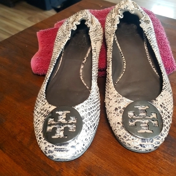 Tory Burch Ballet Flats Size 8 Womens Snake Print - Picture 1 of 5